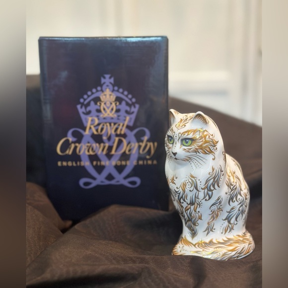 ROYAL CROWN DERBY “Fifi The Cat” - Paperweights by Crown Derby - Picture 2 of 13